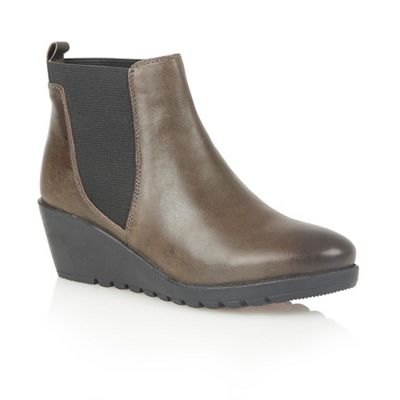 Lotus Olive leather 'Meryl' ankle boots